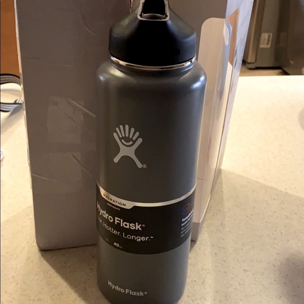 BRAND NEW 40oz Hydroflask